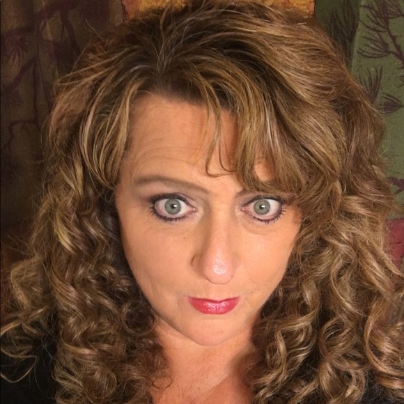 Meet your Posher, Deborah - Picture 1 of 1